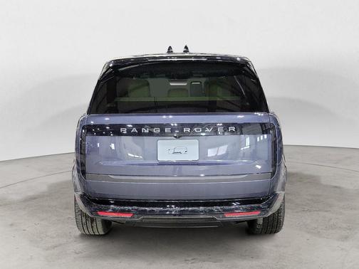 2026 Land Rover Range Rover P550e SE