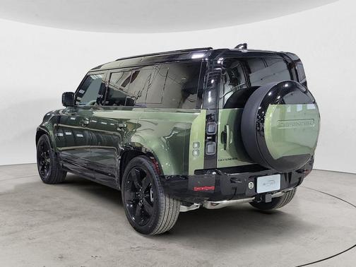 Woolstone Green Metallic 2026 Land Rover Defender P400 X-Dynamic SE