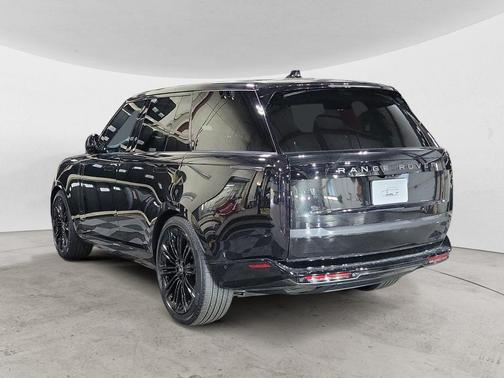2025 Land Rover Range Rover P400 SE