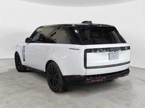 White 2026 Land Rover Range Rover P550e SE