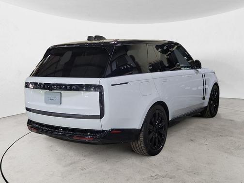 White 2026 Land Rover Range Rover P550e SE