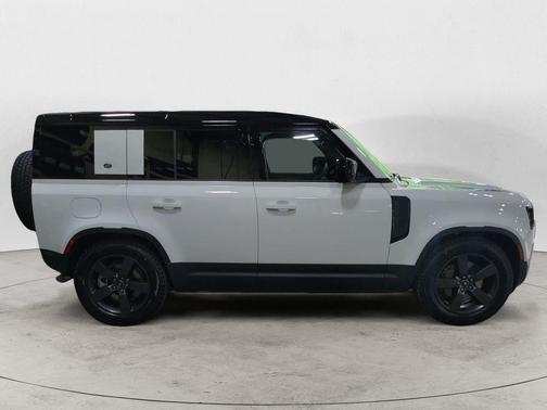 2024 Land Rover Defender 110 P500 SE