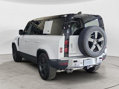 2024 Land Rover Defender 110 P500 SE