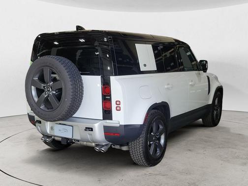 2024 Land Rover Defender 110 P500 SE