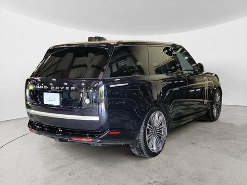 2024 Land Rover Range Rover P615 SV