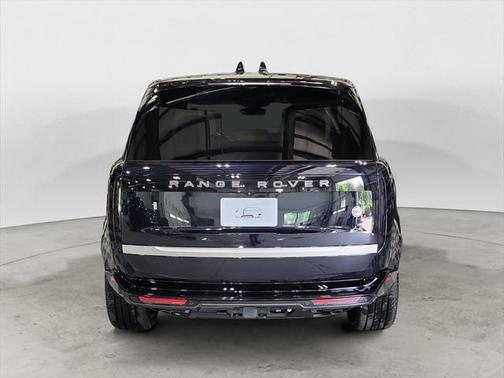 2024 Land Rover Range Rover P615 SV