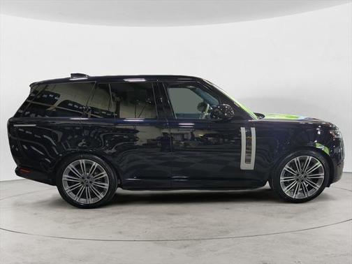 2024 Land Rover Range Rover P615 SV