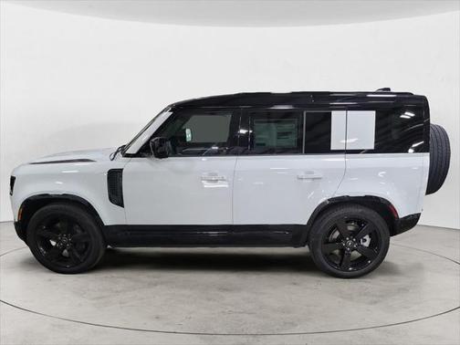 2025 Land Rover Defender 110 P400 X-Dynamic SE