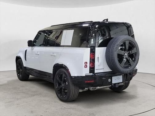 2025 Land Rover Defender 110 P400 X-Dynamic SE