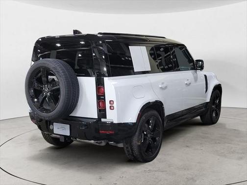 2025 Land Rover Defender 110 P400 X-Dynamic SE