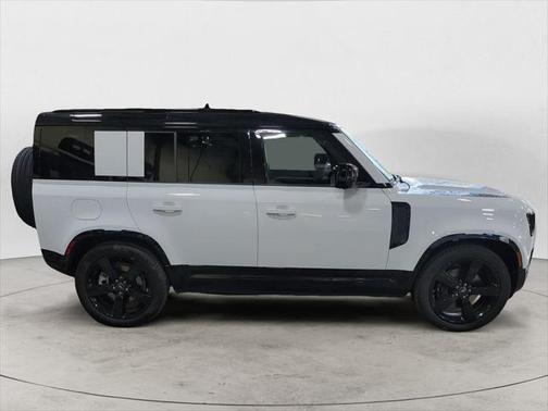 2025 Land Rover Defender 110 P400 X-Dynamic SE