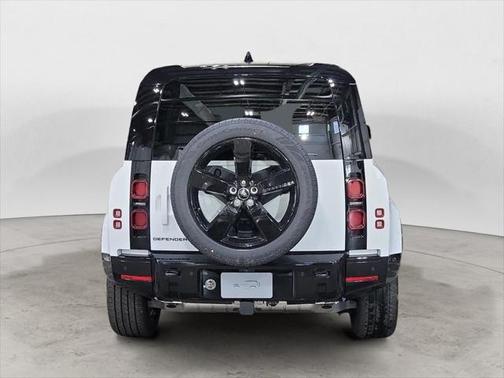 2025 Land Rover Defender 110 P400 X-Dynamic SE