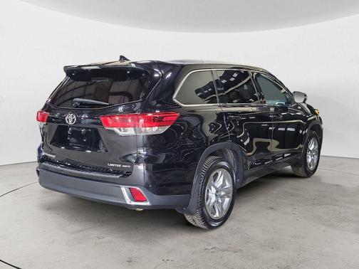 Midnight Black Metallic 2018 Toyota Highlander Limited