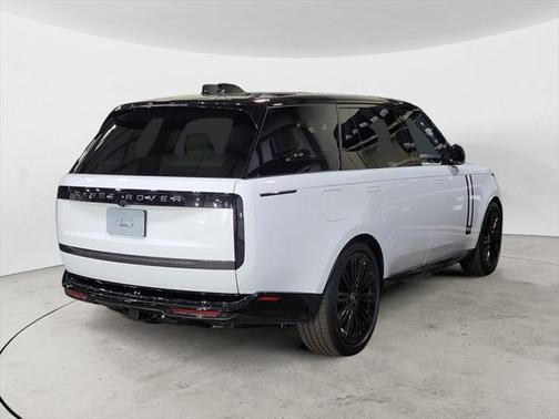 2025 Land Rover Range Rover P530 SE 7 Seat