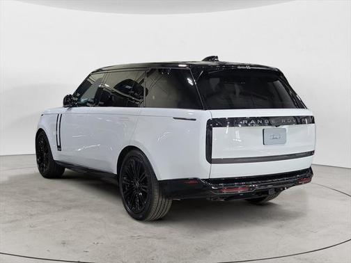 2025 Land Rover Range Rover P530 SE 7 Seat