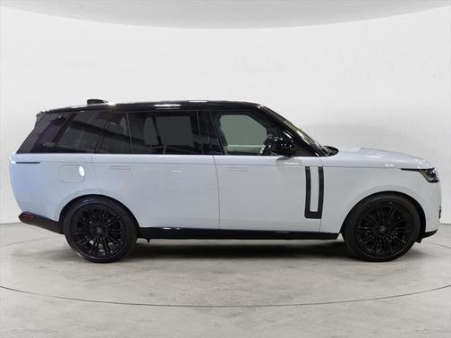 2025 Land Rover Range Rover P530 SE 7 Seat