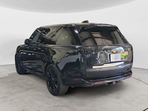 2025 Land Rover Range Rover P400 SE