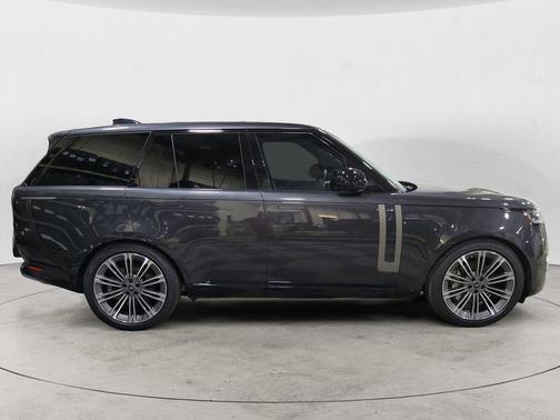 2025 Land Rover Range Rover P530 SE