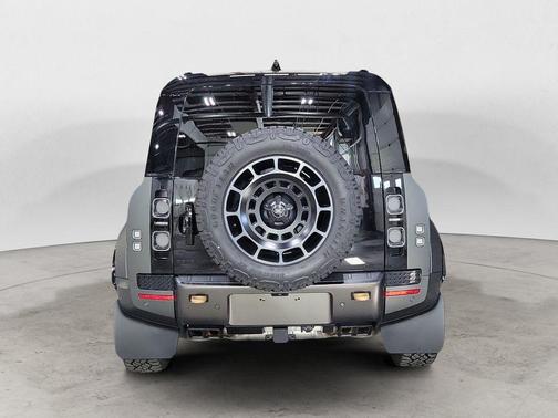 2025 Land Rover Defender V8