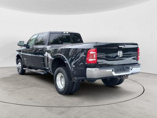 2021 RAM 3500 Laramie Crew Cab 4x4 8' Box