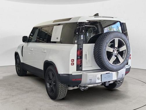 2024 Land Rover Defender 110 P500 SE