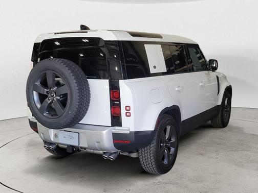 2024 Land Rover Defender 110 P500 SE