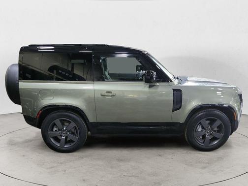 Pangea Green Metallic 2025 Land Rover Defender 90 P400 X-Dynamic SE
