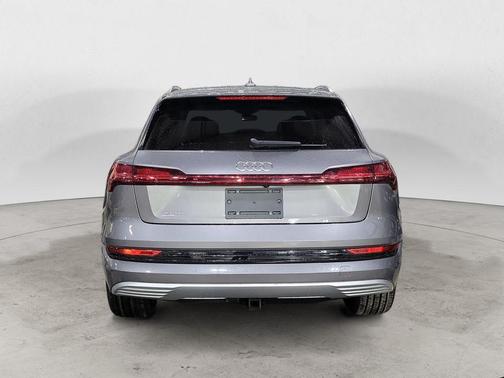 2019 Audi e-tron Premium Plus