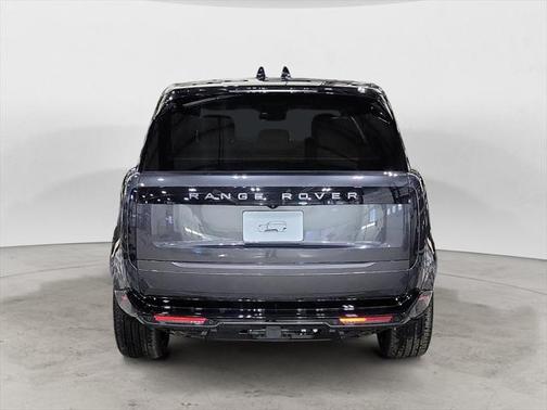 2025 Land Rover Range Rover P530 SE 7 Seat