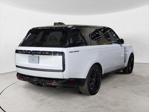 2025 Land Rover Range Rover P530 SE 7 Seat