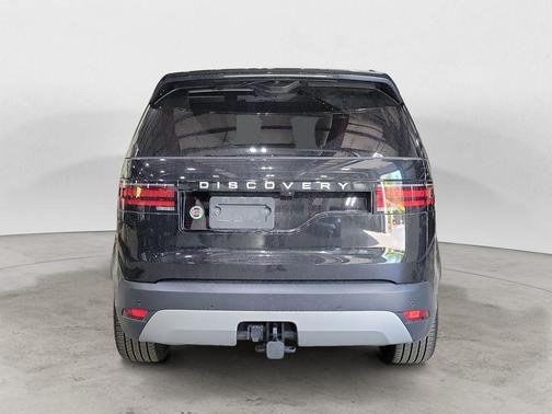 Santorini Black Metallic 2026 Land Rover Discovery S