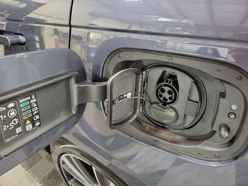 2025 Land Rover Range Rover P550e SE