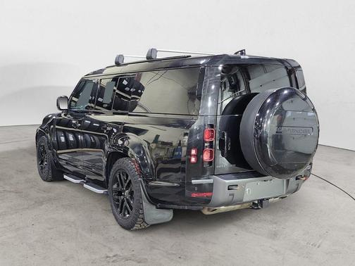 2024 Land Rover Defender 130 P400 Outbound