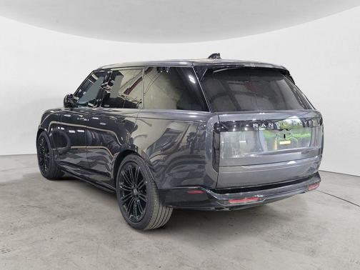 2025 Land Rover Range Rover P530 SE