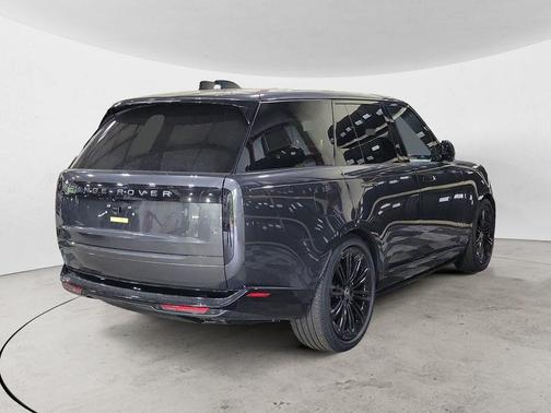 2025 Land Rover Range Rover P530 SE