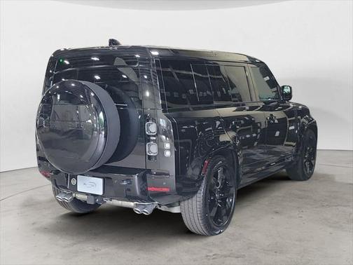 2025 Land Rover Defender 110 V8