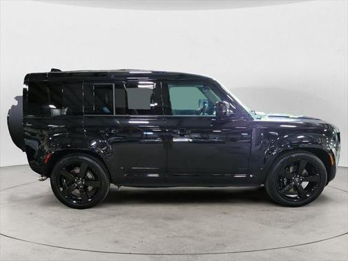 2025 Land Rover Defender 110 V8