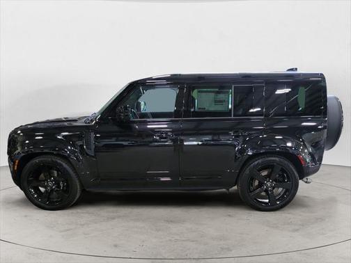 2025 Land Rover Defender 110 V8