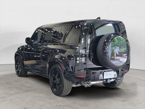 2025 Land Rover Defender 110 V8