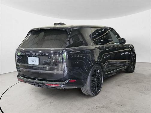 2025 Land Rover Range Rover P530 SE 7 Seat