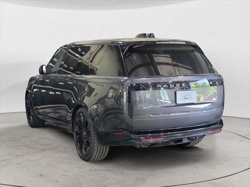 2025 Land Rover Range Rover P530 SE 7 Seat