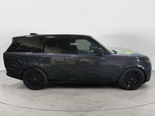 2025 Land Rover Range Rover P530 SE 7 Seat