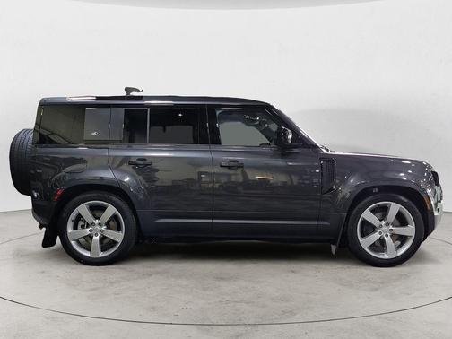 2024 Land Rover Defender 110 P500 SE