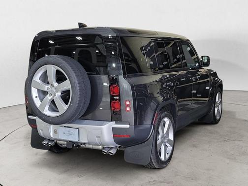 2024 Land Rover Defender 110 P500 SE