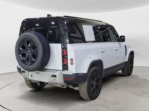 2025 Land Rover Defender 110 P300