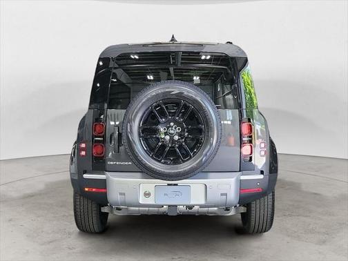 2025 Land Rover Defender 110 P300