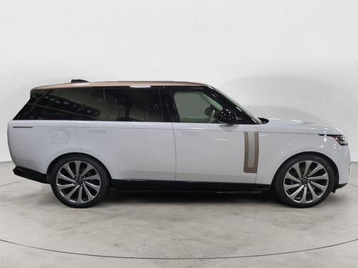 2026 Land Rover Range Rover P615 SV