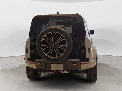 2026 Land Rover Defender 110 V8