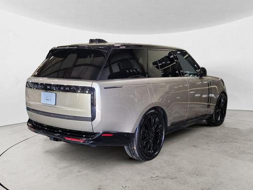 Gold 2026 Land Rover Range Rover P400 SE