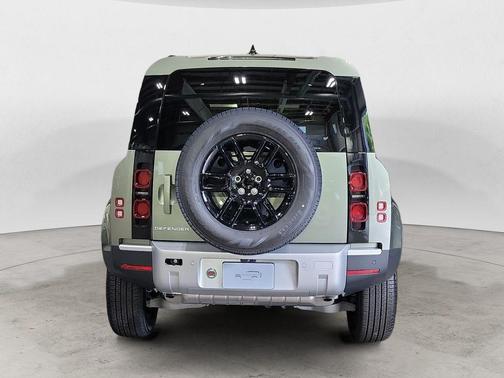 2025 Land Rover Defender 110 P300